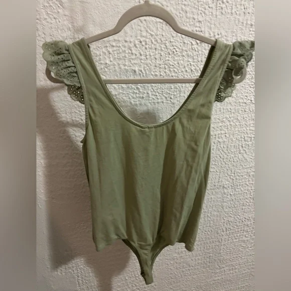 Vero Moda New Green Bodysuit with Ruffles - Picture 1 of 4